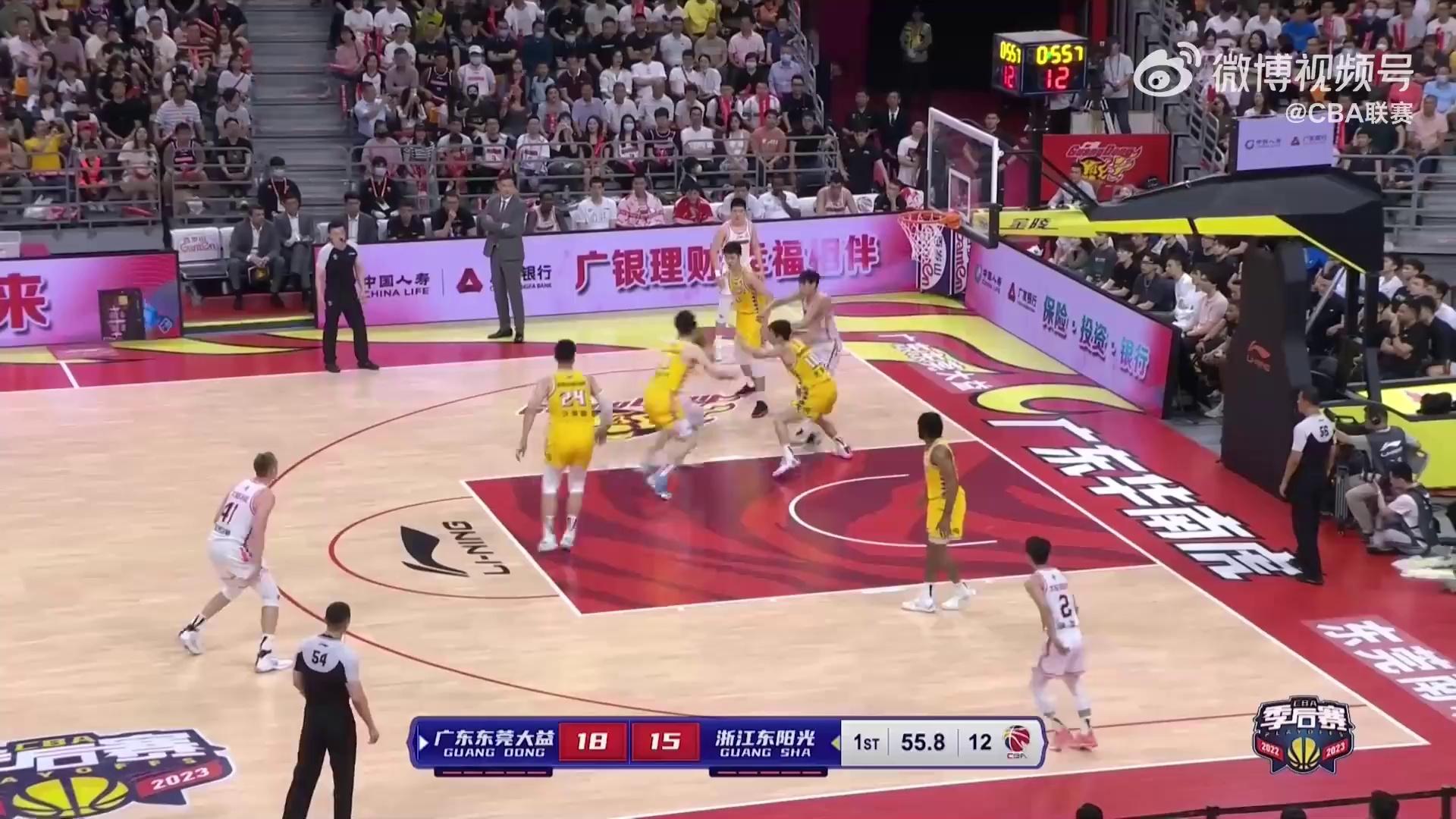 广东宏远训练开放日,今晨调整名单引欢呼,CBA季后赛在即,年轻球员得到机会的简单介绍 广东宏远训练开放日,今晨调整名单引欢呼,CBA季后赛在即,年轻球员得到机会的简单介绍