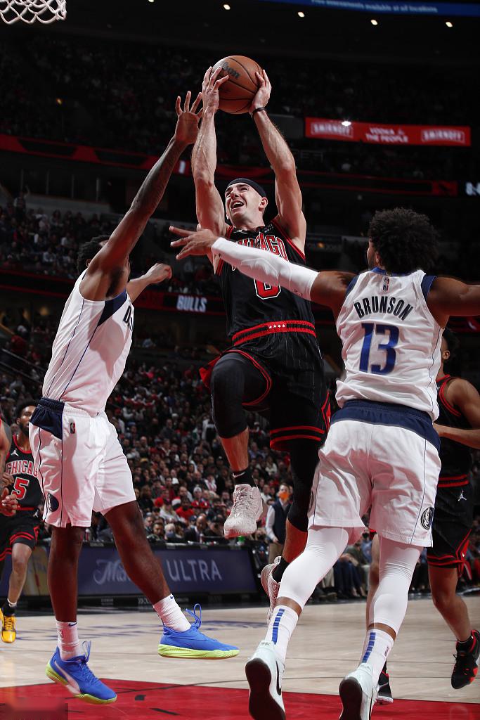 包含上海久事围绕欧冠再遭质疑芝加哥公牛加时末段造点机会，网友：达拉斯独行侠关键时刻主帅复盘的词条