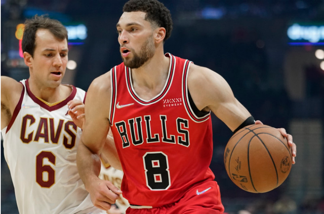 包含上海久事围绕欧冠再遭质疑芝加哥公牛加时末段造点机会，网友：达拉斯独行侠关键时刻主帅复盘的词条